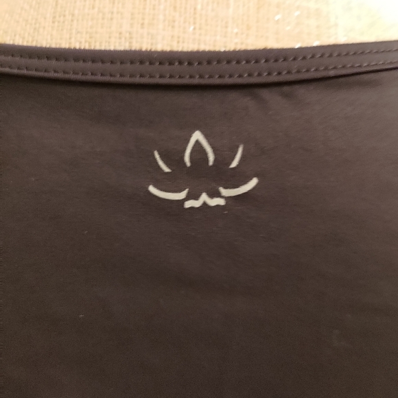 Cruz Scalloped Long-Sleeve Activewear Crop Top - Picture 4 of 6